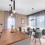 Quercus Village App 11 Mit Jacuzzi By Interhome