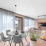 Appartamento Quercus Village App 11 Mit Jacuzzi By Interhome *
