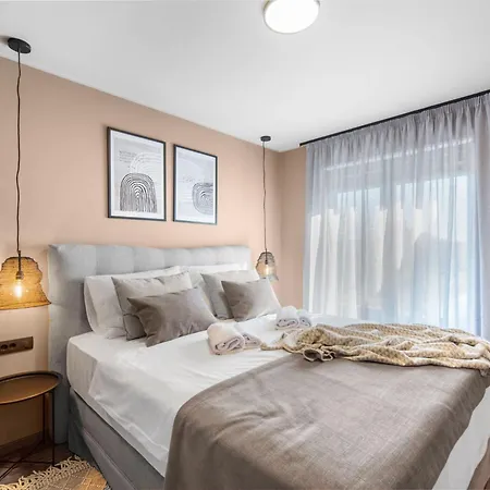 Quercus Village App 11 Mit Jacuzzi By Interhome *
