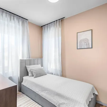 Quercus Village App 11 Mit Jacuzzi By Interhome