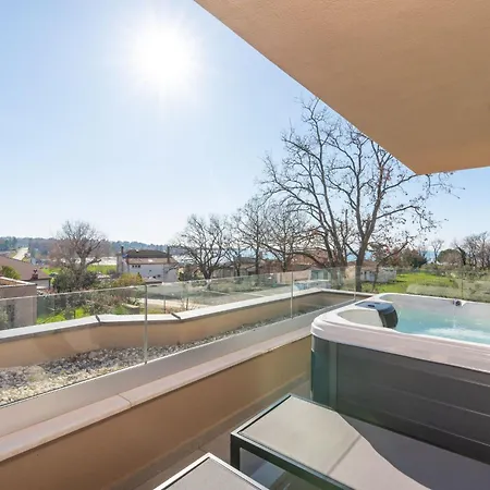 Quercus Village App 11 Mit Jacuzzi By Interhome *