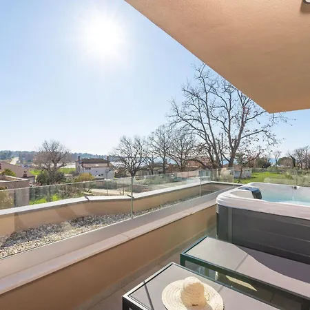 Διαμέρισμα Quercus Village App 11 Mit Jacuzzi By Interhome Karigador