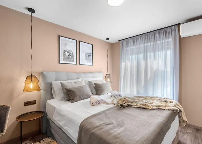 Quercus Village App 11 Mit Jacuzzi By Interhome *