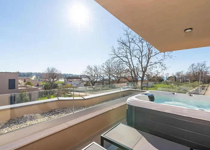Quercus Village App 11 Mit Jacuzzi By Interhome *