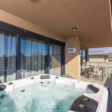 Quercus Village App 11 Mit Jacuzzi By Interhome アパート カリガドル